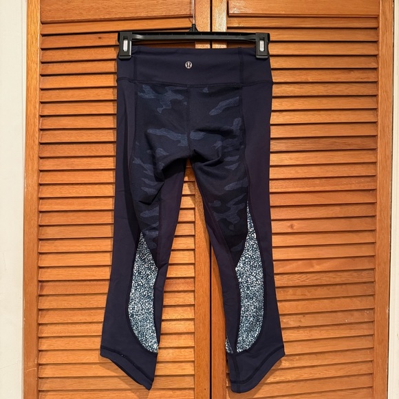 Lululemon Wunder Under Navy Blue Camo Cropped Leggings Sz 2 - Picture 1 of 7